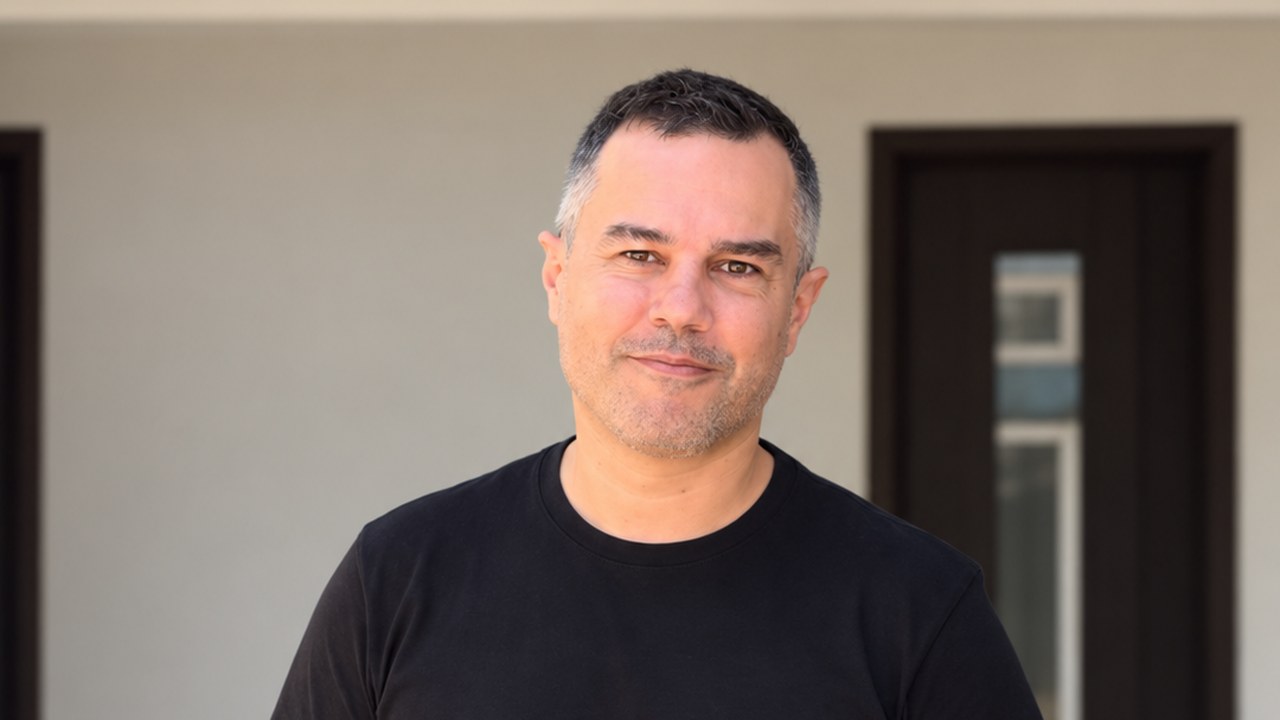 Mateus Szomorovszky, arquiteto e fundador da Szoma Arquitetura Corporativa